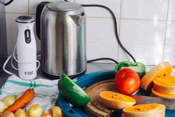 Bouilloire Smeg : l'art de faire bouillir avec style
