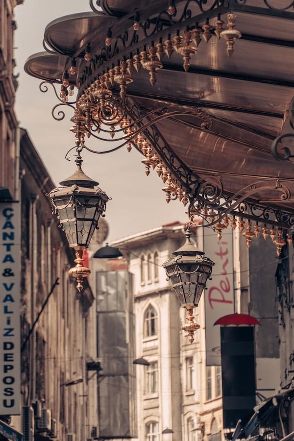 Quels matériaux utiliser pour construire une pergola en fer forgé ?