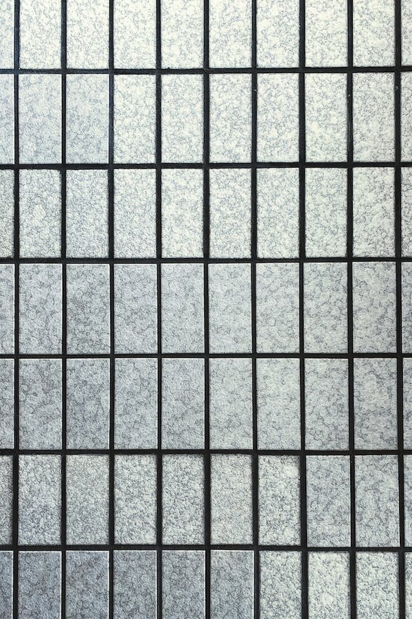 Comment poser du carrelage mural en céramique ?